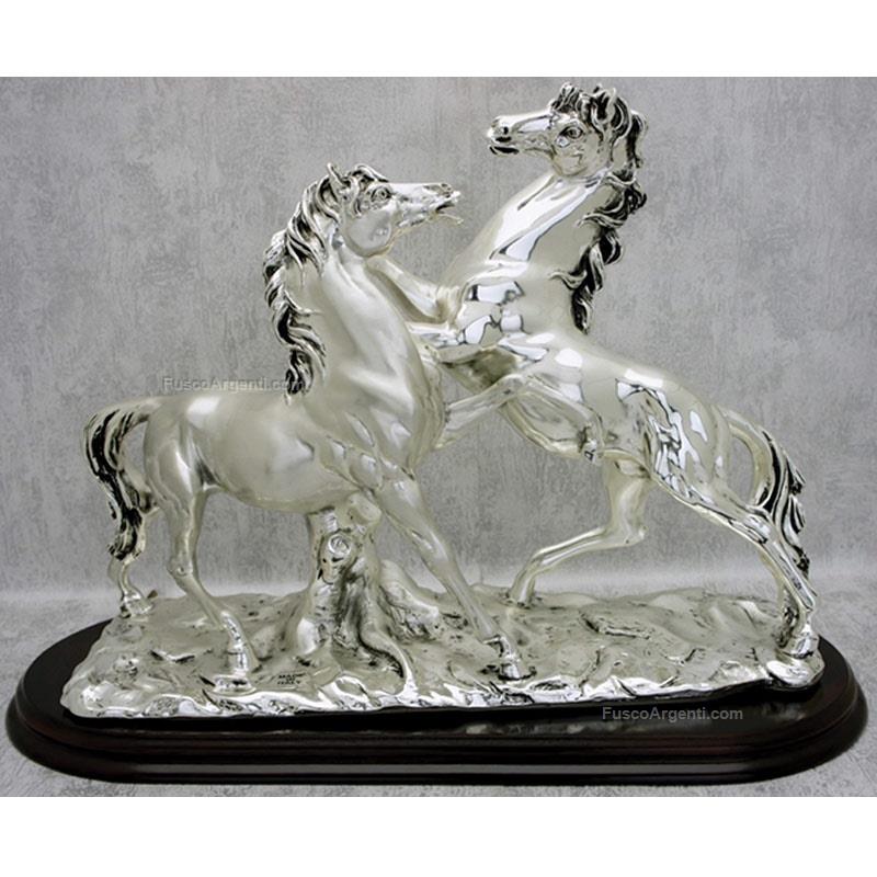 italian gift horses fight