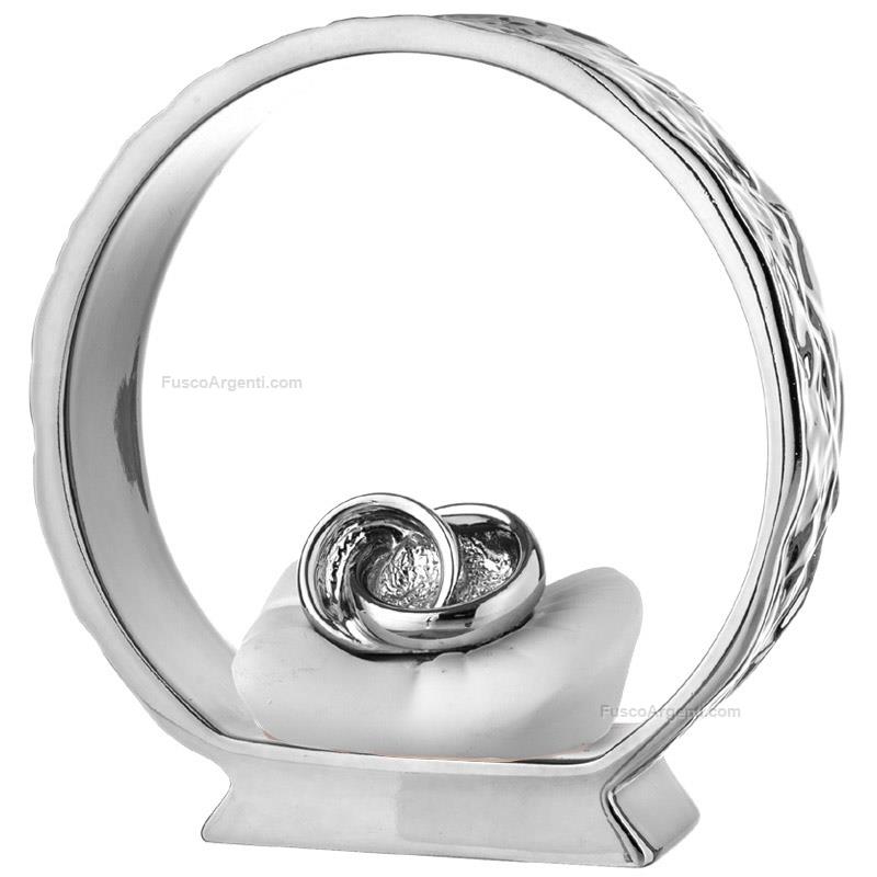 moda argenti wedding rings on silver base